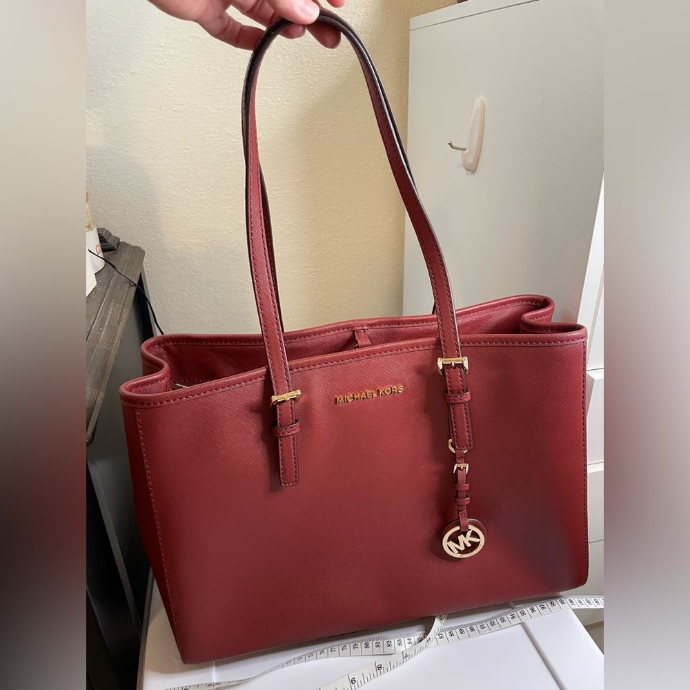 Michael Kors jetset handbag